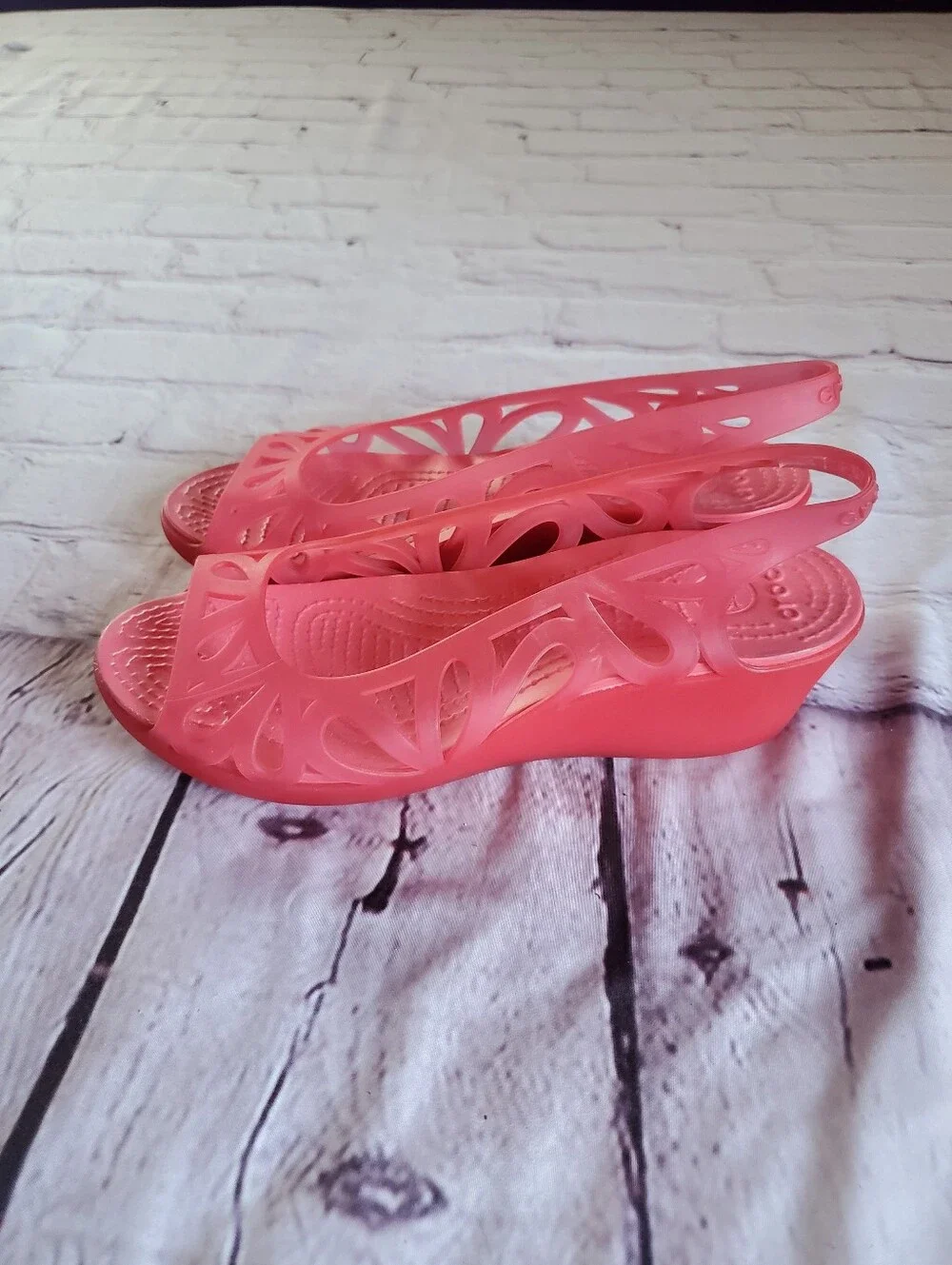Crocs Adrina III Mini Wedge Peep Toe Cut Out Jelly Sandals Red Summer Comfort 6